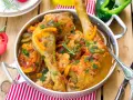 Un savoureux poulet basquaise cookeo, mijoté avec des poivrons, tomates et olives, garni de persil frais.